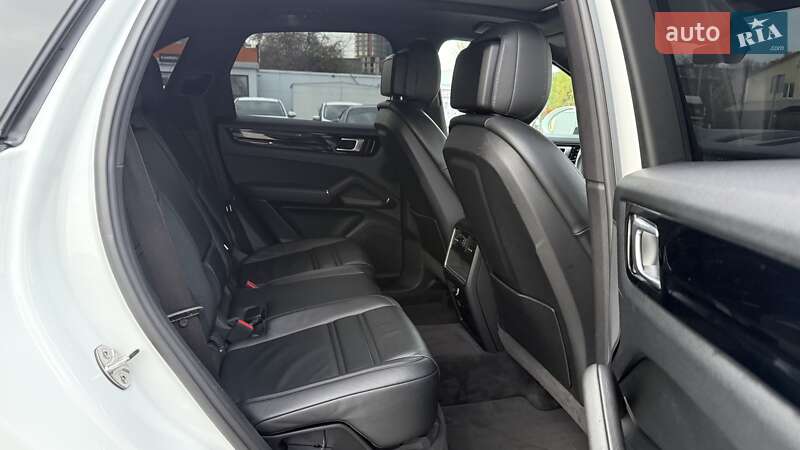 Внедорожник / Кроссовер Porsche Cayenne 2017 в Одессе