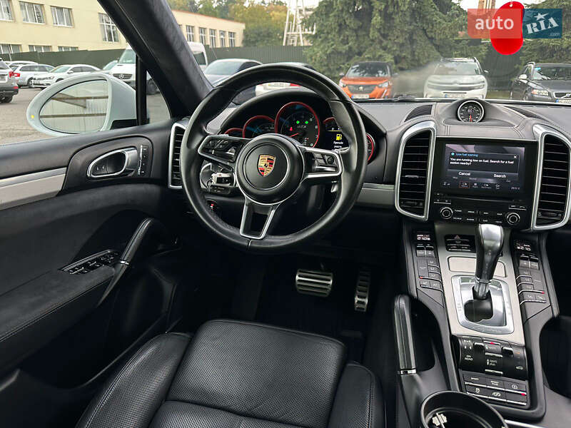 Позашляховик / Кросовер Porsche Cayenne 2016 в Львові