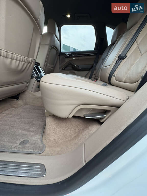 Внедорожник / Кроссовер Porsche Cayenne 2013 в Днепре