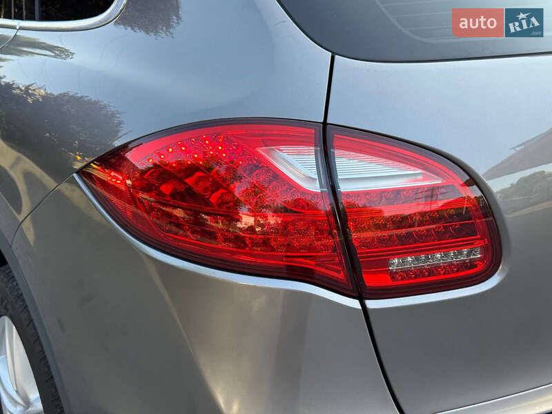 Внедорожник / Кроссовер Porsche Cayenne 2012 в Днепре