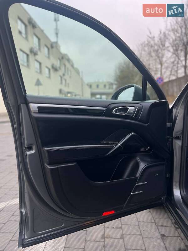 Внедорожник / Кроссовер Porsche Cayenne 2017 в Львове фото 5 Внедорожник / Кроссовер Porsche Cayenne 2017 в Львове