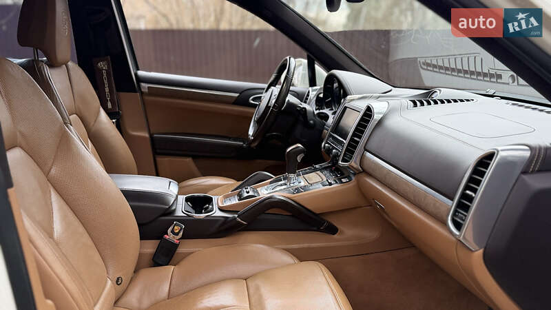 Позашляховик / Кросовер Porsche Cayenne 2011 в Києві