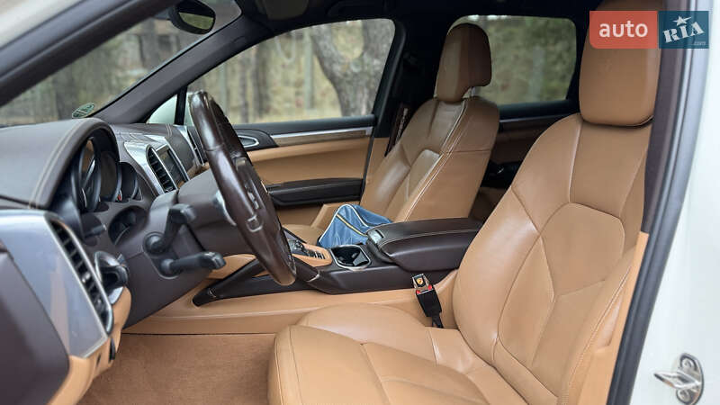 Позашляховик / Кросовер Porsche Cayenne 2011 в Києві