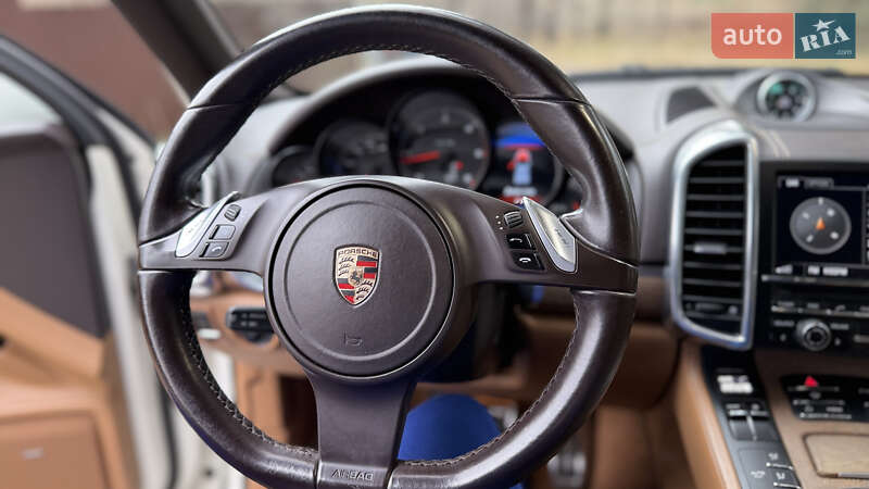 Позашляховик / Кросовер Porsche Cayenne 2011 в Києві