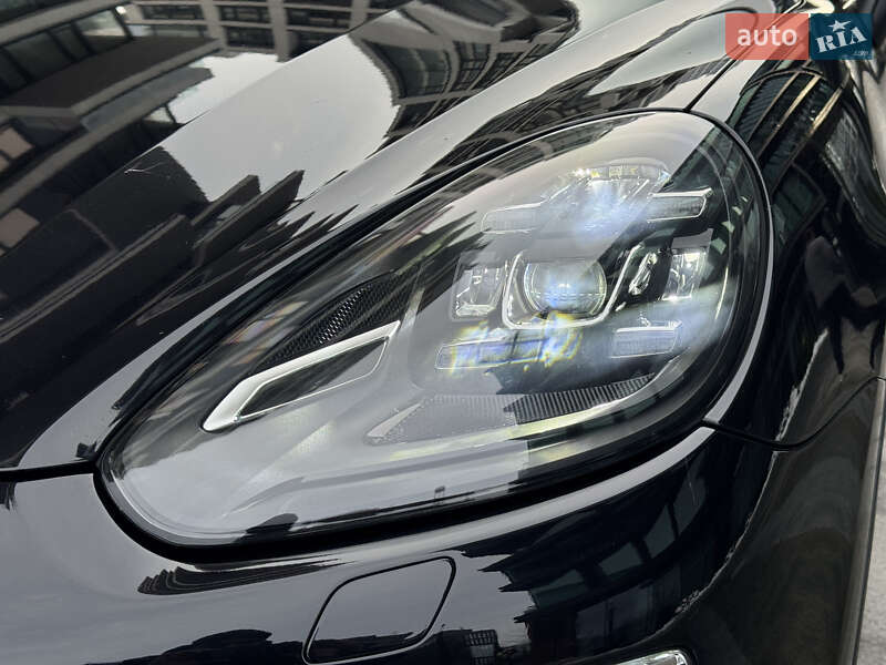 Внедорожник / Кроссовер Porsche Cayenne 2015 в Киеве