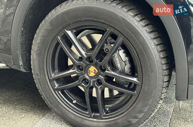 Внедорожник / Кроссовер Porsche Cayenne 2015 в Киеве