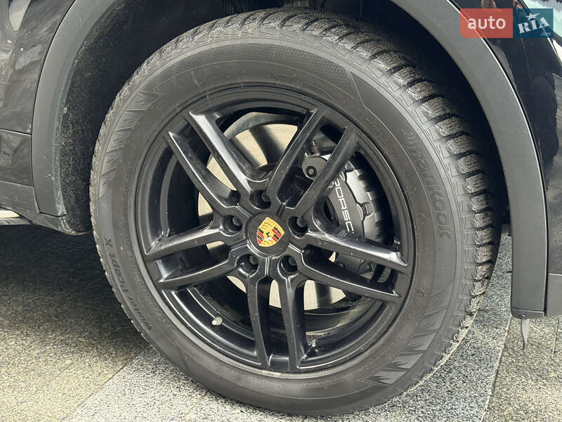Внедорожник / Кроссовер Porsche Cayenne 2015 в Киеве