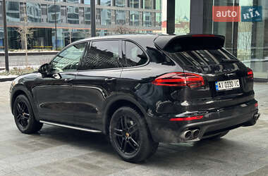 Внедорожник / Кроссовер Porsche Cayenne 2015 в Киеве