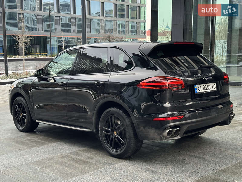 Внедорожник / Кроссовер Porsche Cayenne 2015 в Киеве