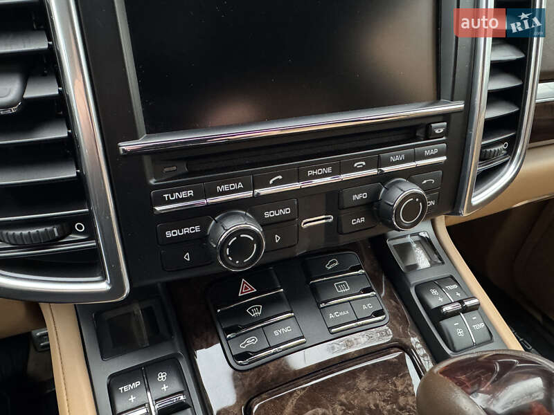 Внедорожник / Кроссовер Porsche Cayenne 2015 в Киеве