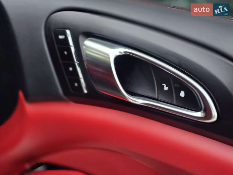 Внедорожник / Кроссовер Porsche Cayenne 2015 в Косове