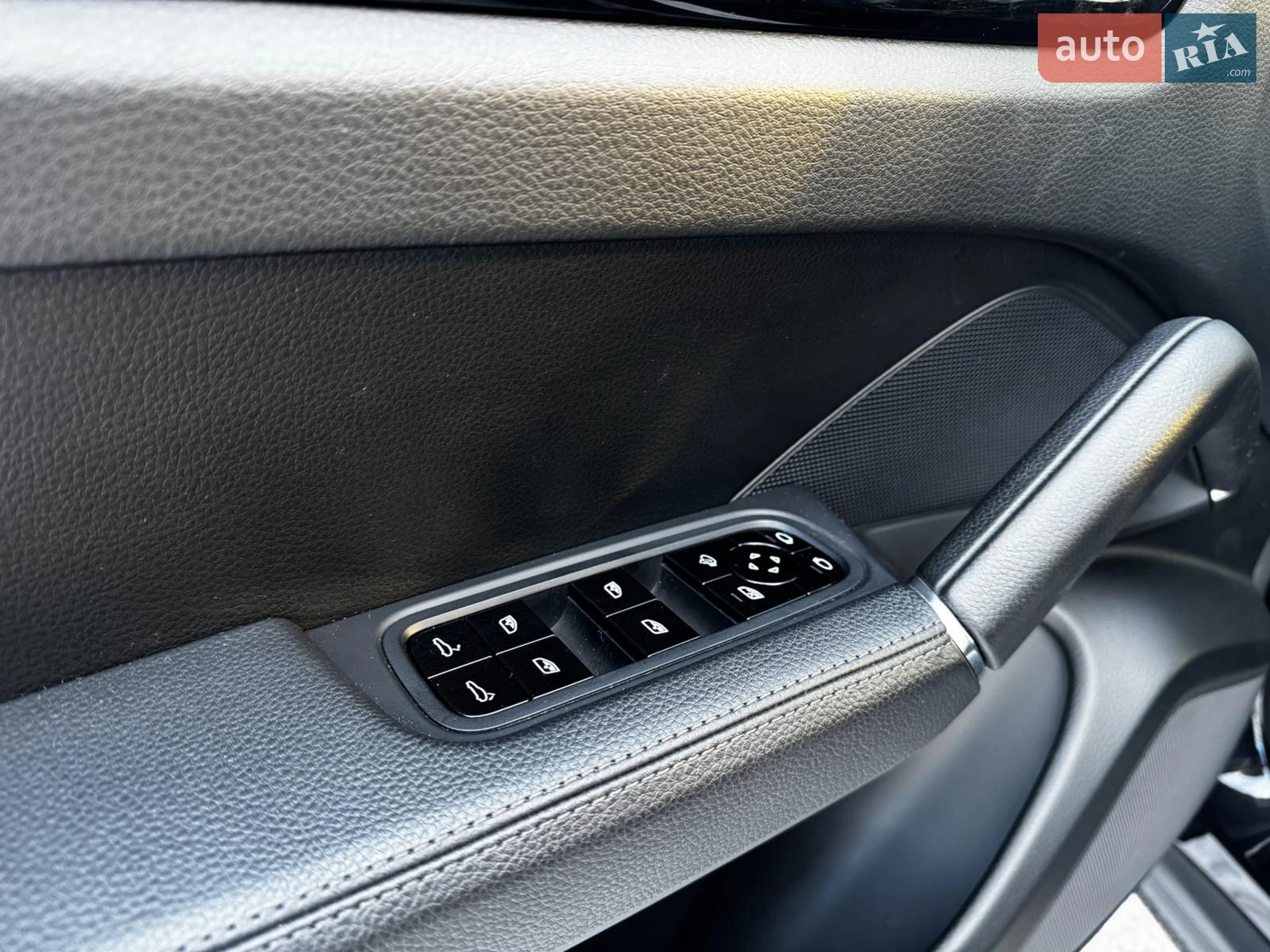 2020 Porsche Cayenne - мініатюра 16