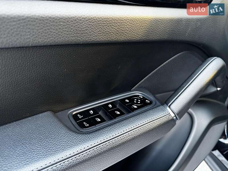 Внедорожник / Кроссовер Porsche Cayenne 2020 в Киеве