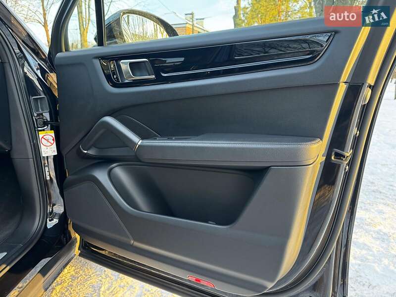 Внедорожник / Кроссовер Porsche Cayenne 2020 в Киеве