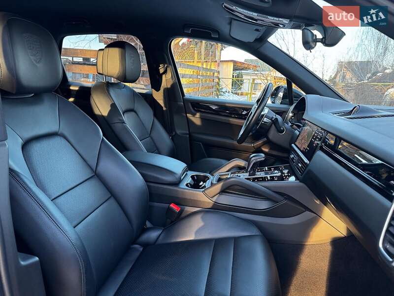 Внедорожник / Кроссовер Porsche Cayenne 2020 в Киеве