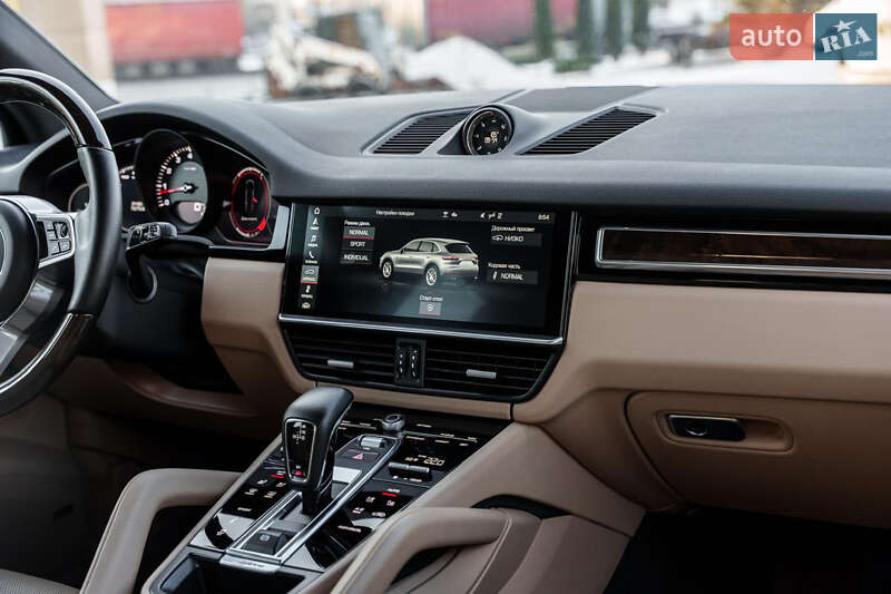 Внедорожник / Кроссовер Porsche Cayenne 2019 в Киеве
