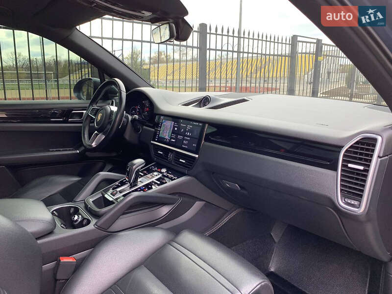 Внедорожник / Кроссовер Porsche Cayenne 2019 в Киеве