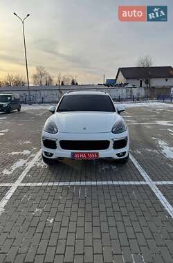 Внедорожник / Кроссовер Porsche Cayenne 2017 в Луцке