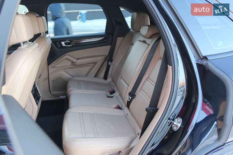 Внедорожник / Кроссовер Porsche Cayenne 2018 в Киеве