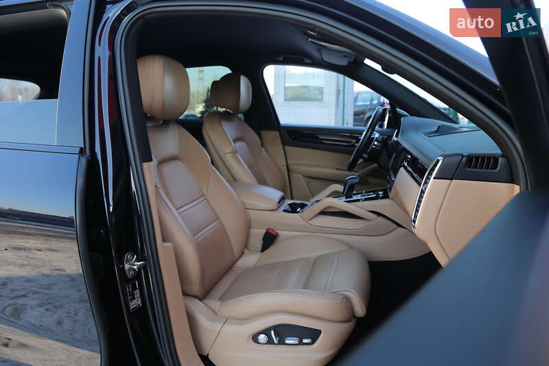 Внедорожник / Кроссовер Porsche Cayenne 2018 в Киеве