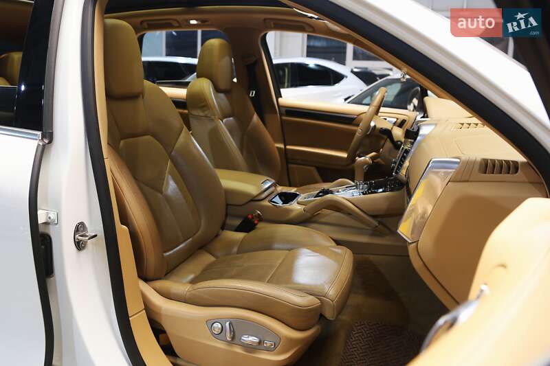 Внедорожник / Кроссовер Porsche Cayenne 2013 в Киеве