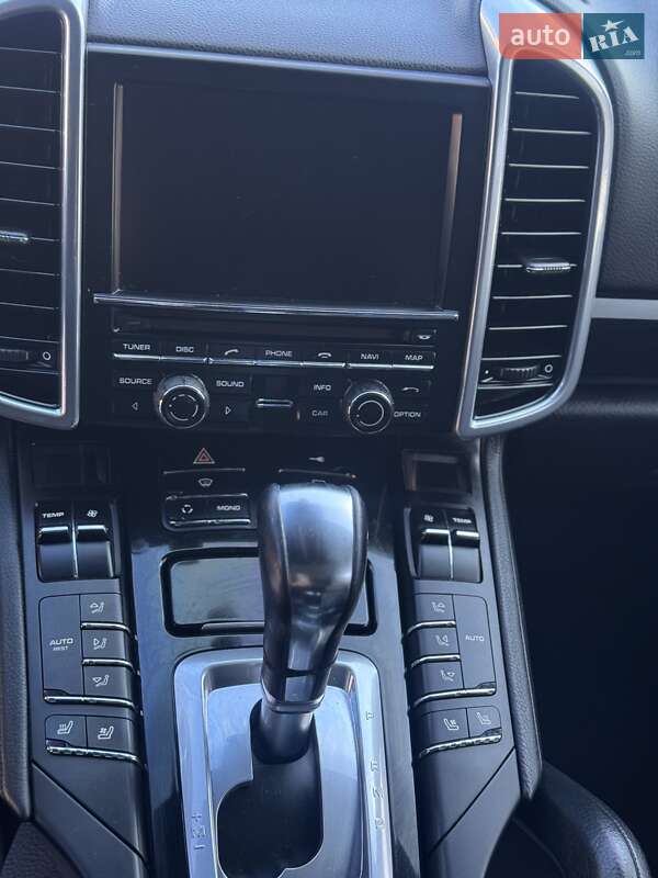 Внедорожник / Кроссовер Porsche Cayenne 2012 в Кривом Роге