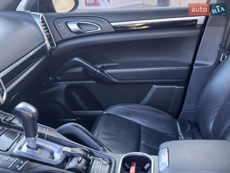 Внедорожник / Кроссовер Porsche Cayenne 2012 в Кривом Роге