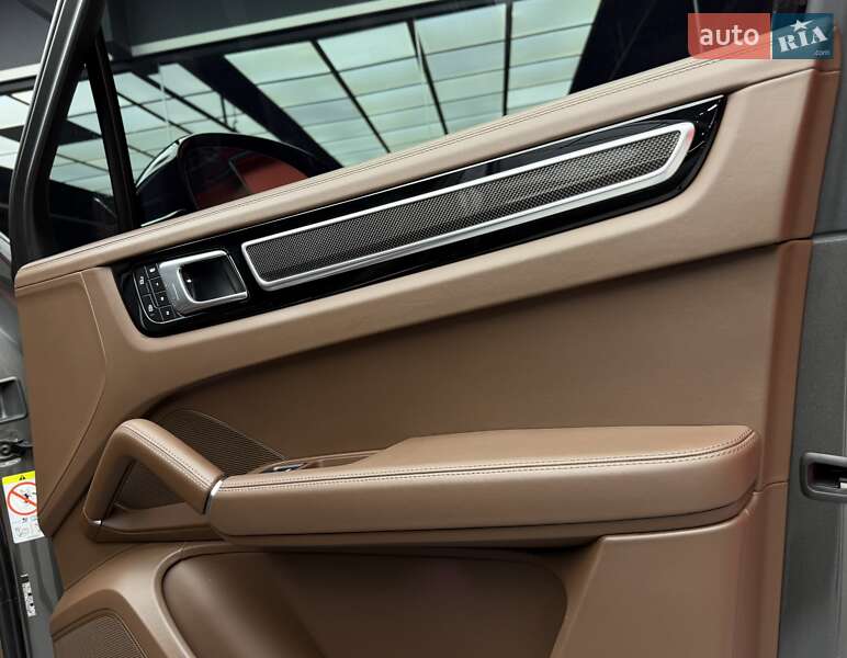 Внедорожник / Кроссовер Porsche Cayenne 2022 в Киеве