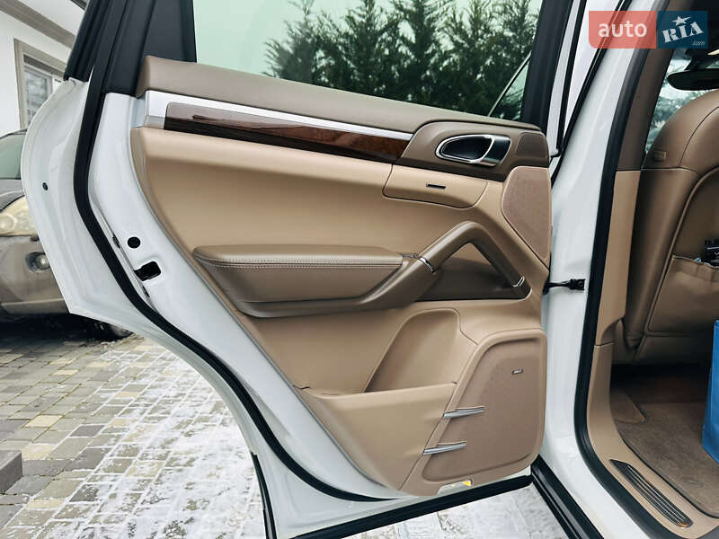 Внедорожник / Кроссовер Porsche Cayenne 2013 в Одессе