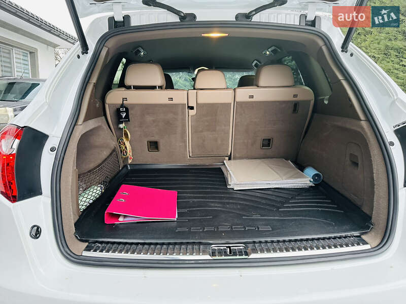 Внедорожник / Кроссовер Porsche Cayenne 2013 в Одессе