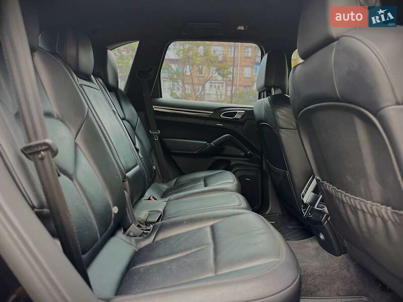 Внедорожник / Кроссовер Porsche Cayenne 2013 в Киеве