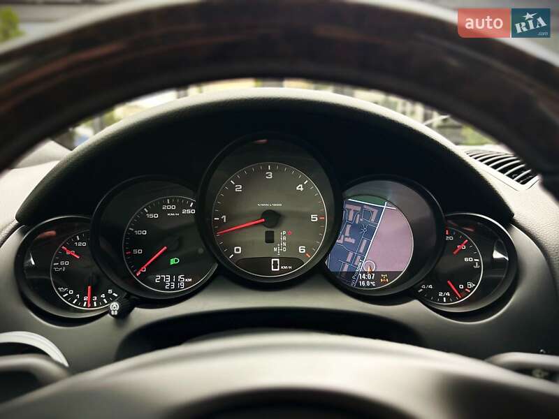 Внедорожник / Кроссовер Porsche Cayenne 2013 в Киеве