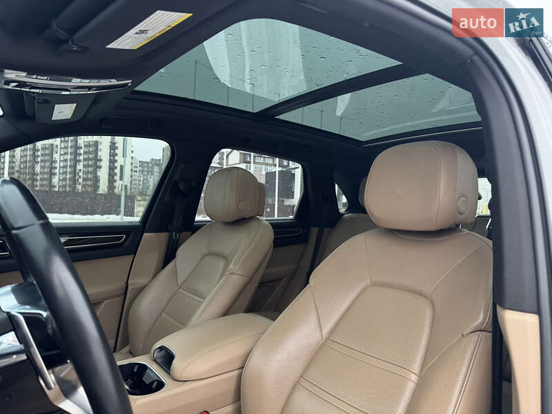 Внедорожник / Кроссовер Porsche Cayenne 2018 в Киеве