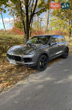 Внедорожник / Кроссовер Porsche Cayenne 2015 в Кременчуге