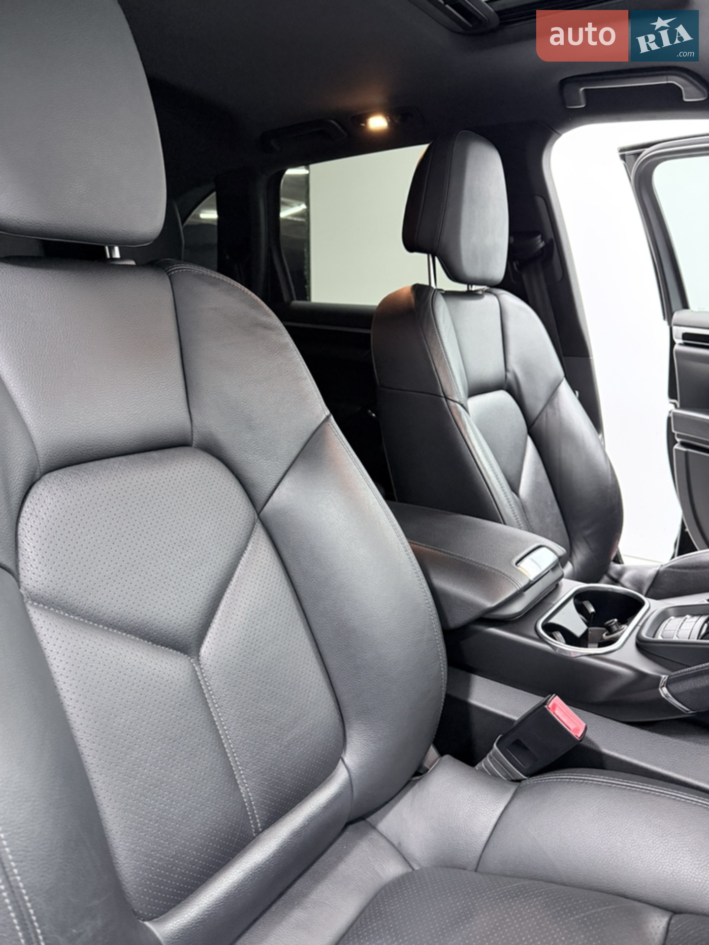 2014 Porsche Cayenne - мініатюра 25