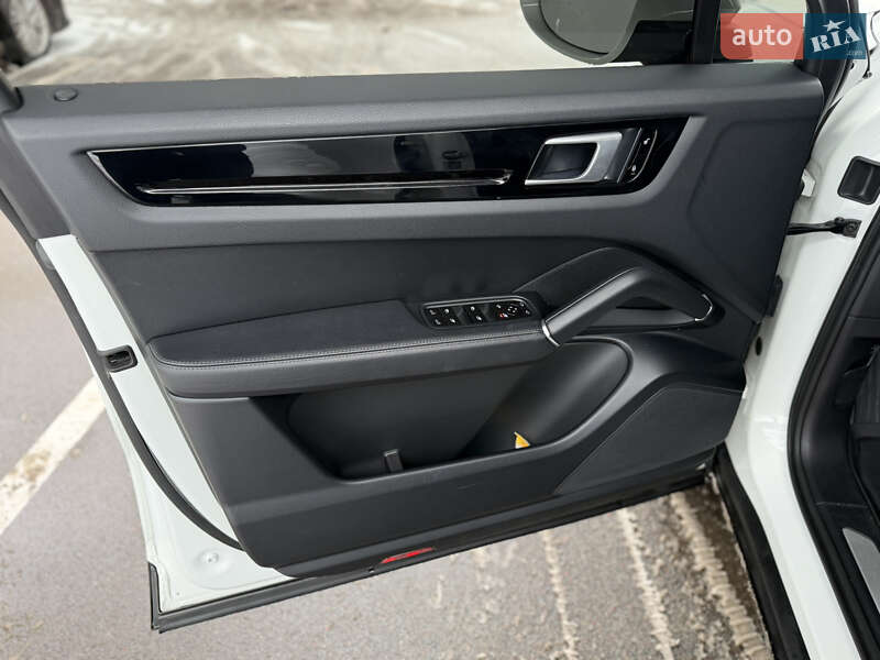 Внедорожник / Кроссовер Porsche Cayenne 2018 в Киеве