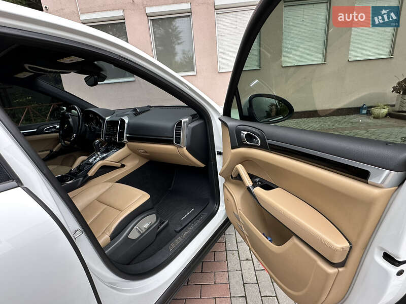 Внедорожник / Кроссовер Porsche Cayenne 2014 в Днепре