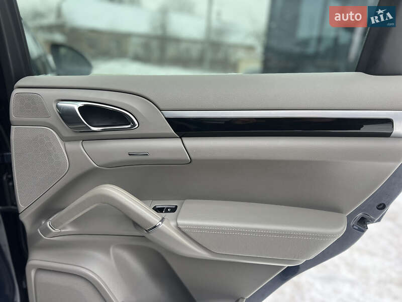 Внедорожник / Кроссовер Porsche Cayenne 2012 в Виннице