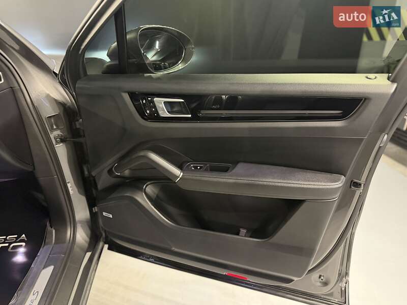 Внедорожник / Кроссовер Porsche Cayenne 2018 в Одессе