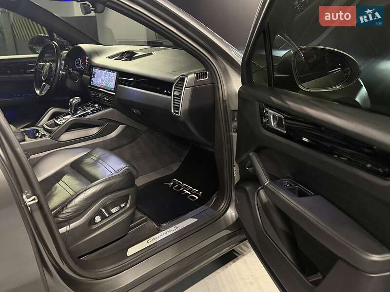 Внедорожник / Кроссовер Porsche Cayenne 2018 в Одессе