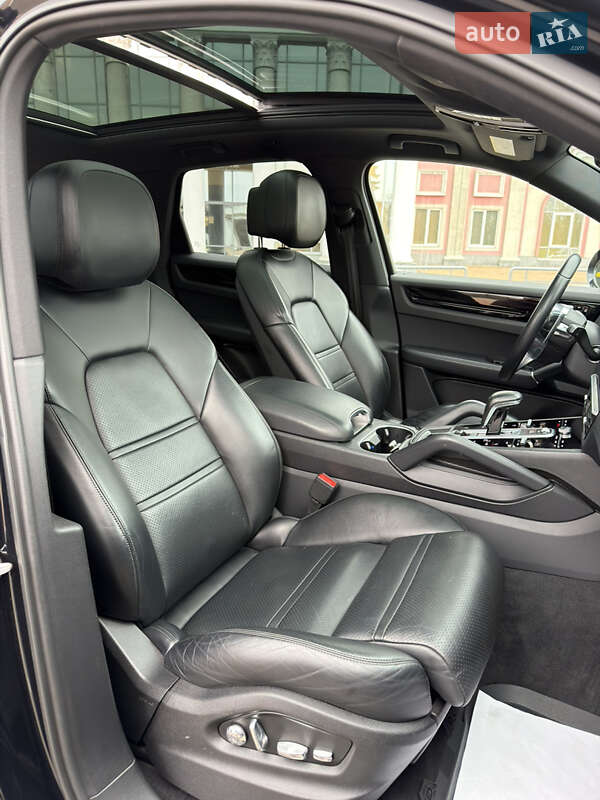 Внедорожник / Кроссовер Porsche Cayenne 2019 в Одессе