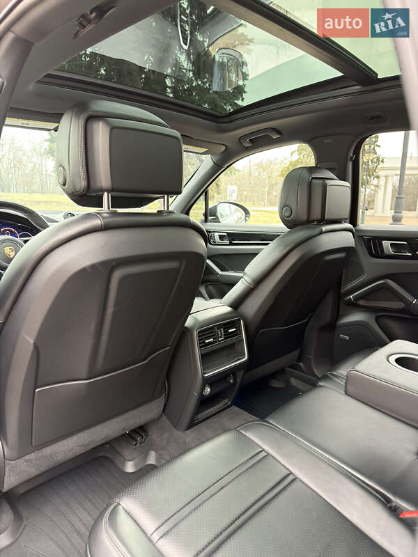 Внедорожник / Кроссовер Porsche Cayenne 2019 в Одессе