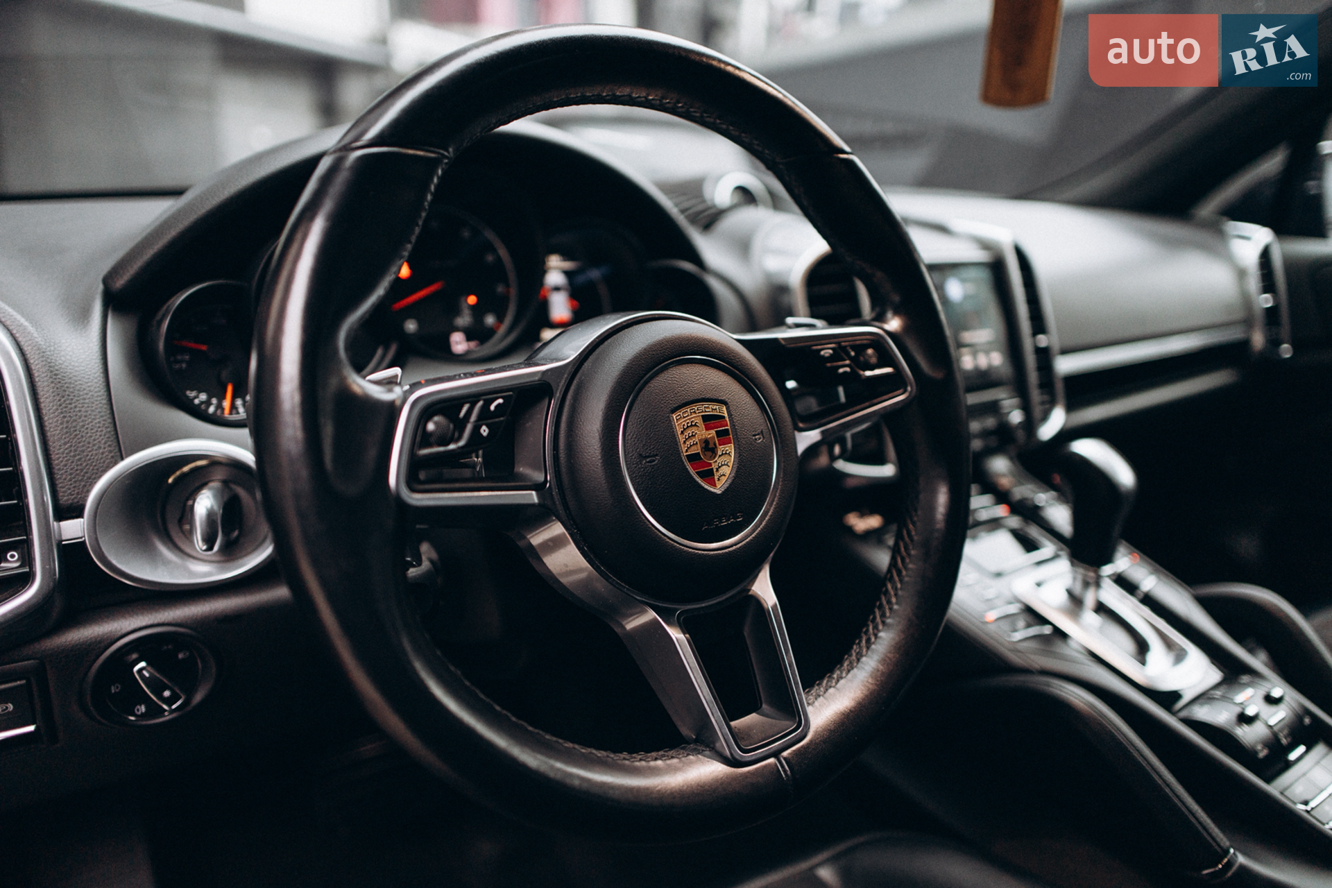 2016 Porsche Cayenne - мініатюра 31