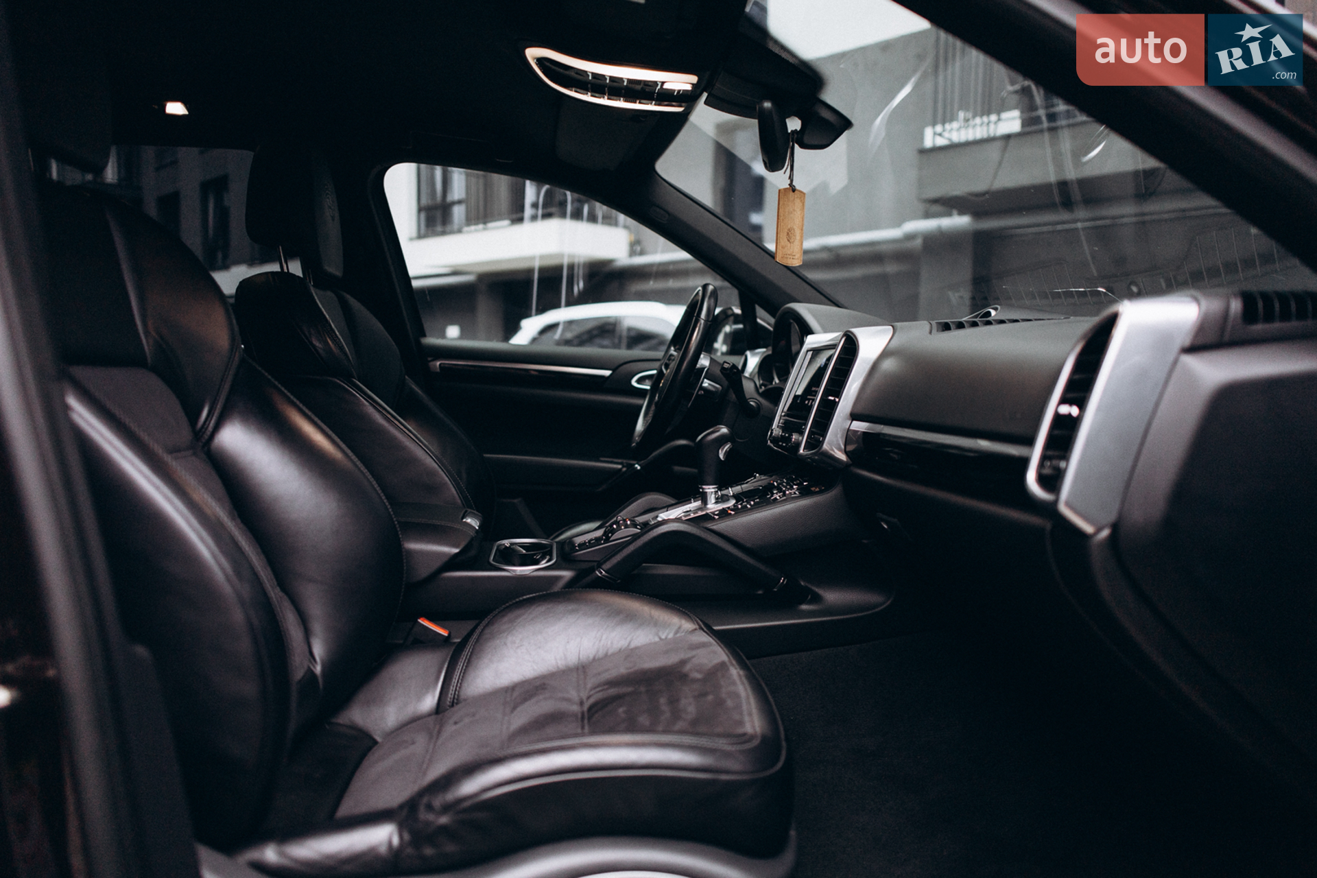 2016 Porsche Cayenne - мініатюра 35