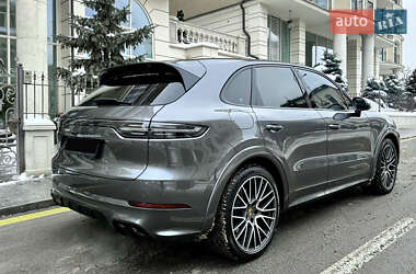 Внедорожник / Кроссовер Porsche Cayenne 2021 в Киеве