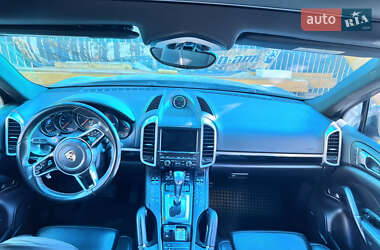 Позашляховик / Кросовер Porsche Cayenne 2016 в Міжгір'ї