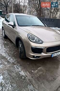 Внедорожник / Кроссовер Porsche Cayenne 2015 в Каменец-Подольском