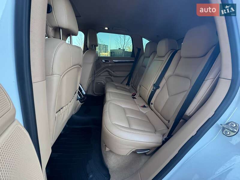 Внедорожник / Кроссовер Porsche Cayenne 2015 в Киеве фото 11 Внедорожник / Кроссовер Porsche Cayenne 2015 в Киеве