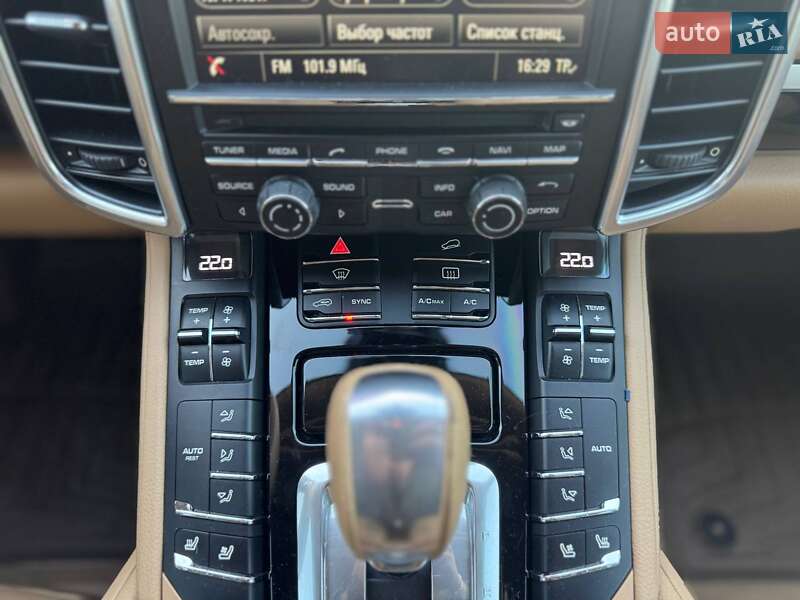 Внедорожник / Кроссовер Porsche Cayenne 2015 в Киеве фото 18 Внедорожник / Кроссовер Porsche Cayenne 2015 в Киеве