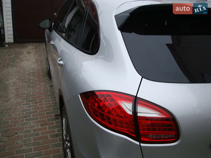 Внедорожник / Кроссовер Porsche Cayenne 2014 в Ровно